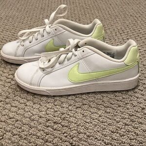 Nike Women's Sneakers White and Light Green